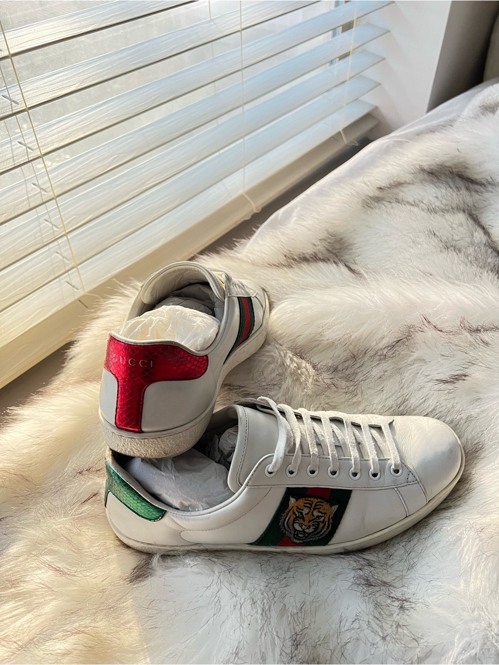 Gucci White Leather Sneakers with Red Heel Tab and Green Accents, Size 10 US.